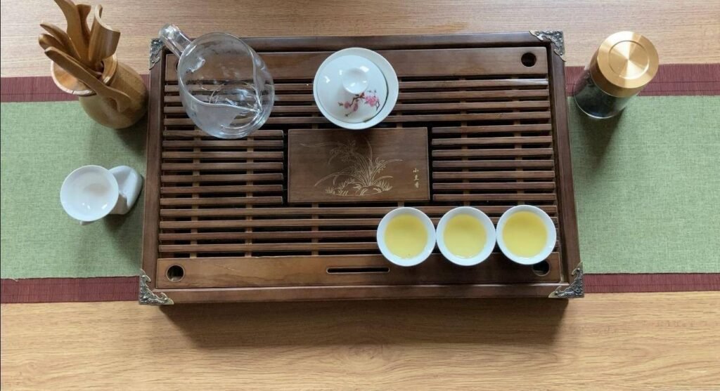 Gongfu Cha 工夫茶 Gongfu cha setup with teapot and small cups