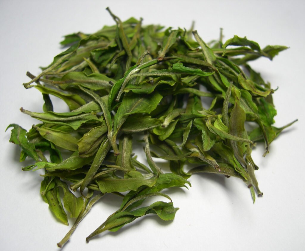 Yueguang Bai 月光白 (Moonlight White) White tea leaves, Yueguang Bai (月光白) style